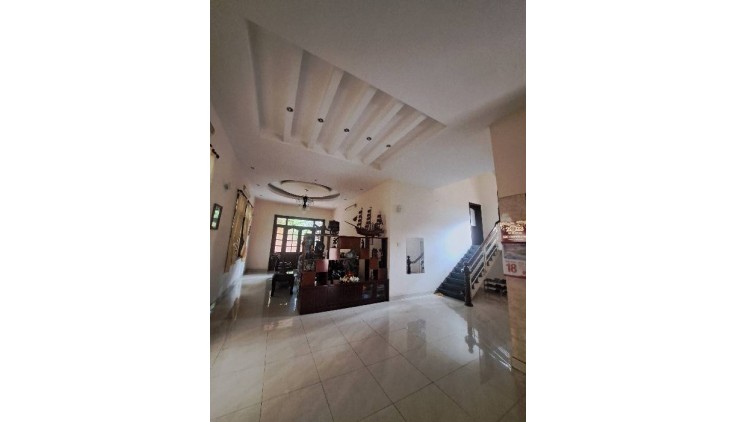 Biệt Thự Mặt Tiền Hoàng Quốc Việt Q7 - 630m2 Bán Đất Tặng Nhà 87 Tỷ